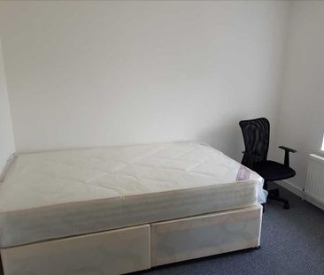 4 bedroom semi-detached house to rent - Photo 5