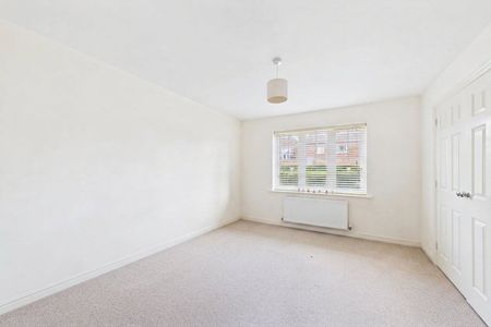 2 bedroom Flat in Red Kite Court, Maidenhead - Photo 2