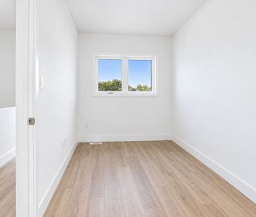 For Lease - 6638 Mcleod Road Unit# #311, Niagara Falls, Ontario - Photo 2