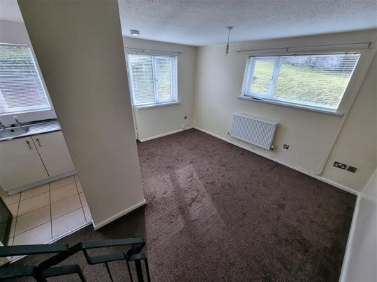 Bryn Nant, CAERPHILLY - Photo 1