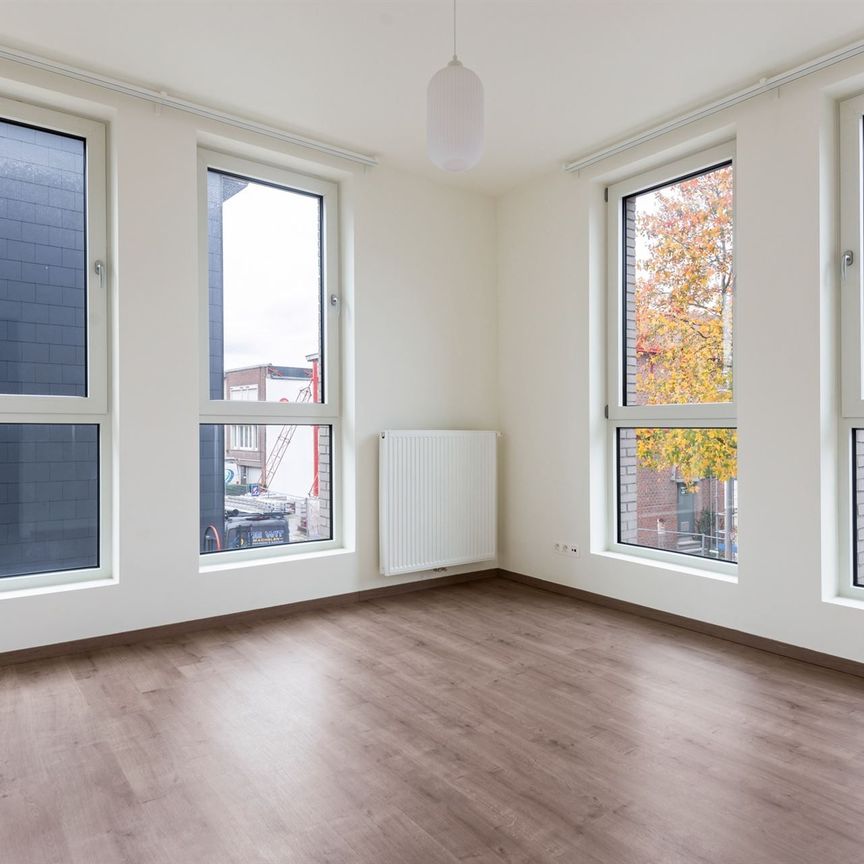 Mooi appartement met twee kamers en terras - Photo 1