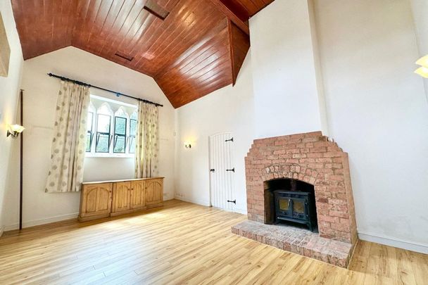 The Street, Chippenham, Grittleton - Photo 1