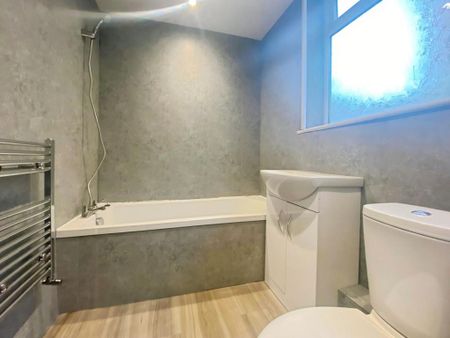 2 bedroom ground floor flat to rent - Photo 3