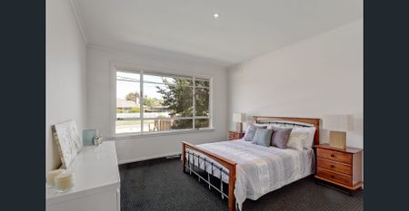 SPACIOUS RENOVATED HOME - Photo 5