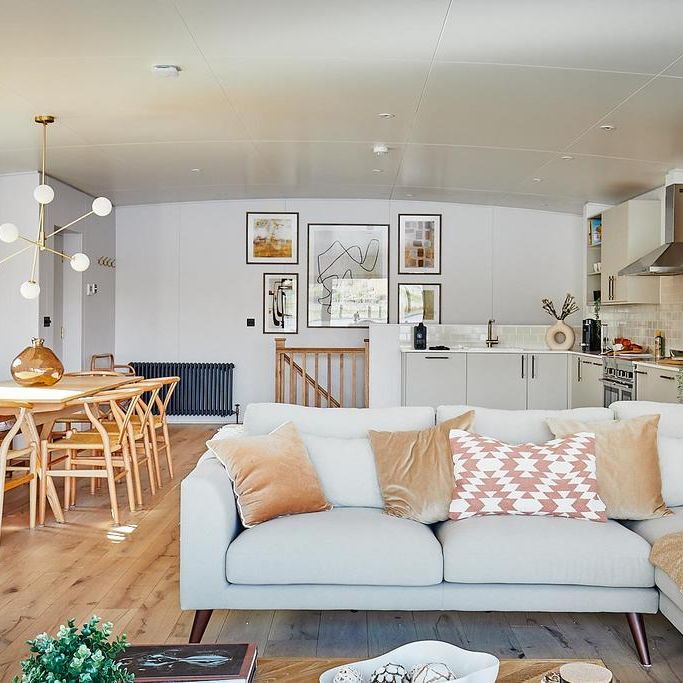 2 bedroom houseboat to rent - Photo 1