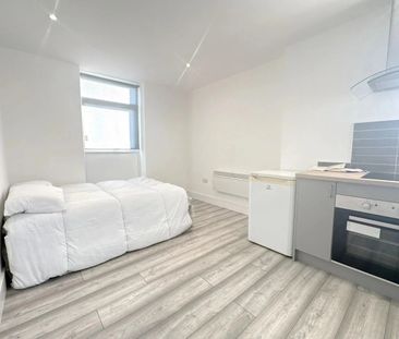 1 Bed Flat, Dunstable Road, LU4 - Photo 1