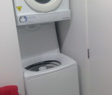 Two bedroom 53m secure apartment - Photo 2