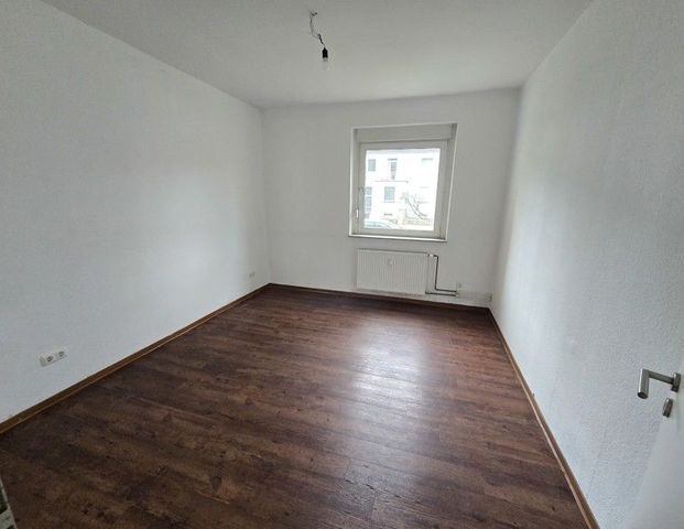 2 Zimmer plus Wohnküche in Düsseldorf-Lierenfeld - Foto 1