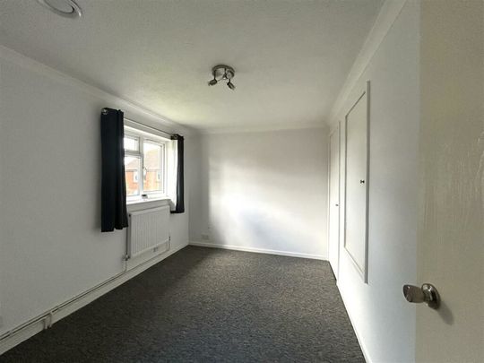 Cheriton Road, Gosport - Photo 1