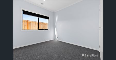 Easy, Low-Maintenance Living in a Quiet Officer Location - Photo 2