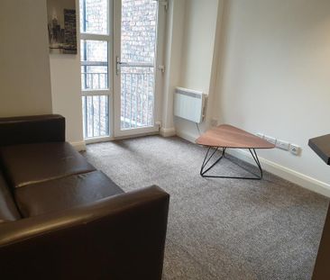 4 bedroom flat to rent - Photo 2