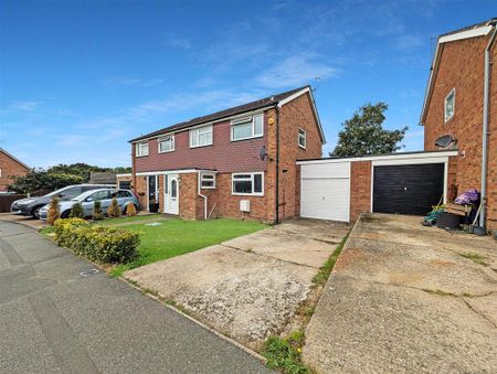 3 bedroom semi-detached house to rent - Photo 4