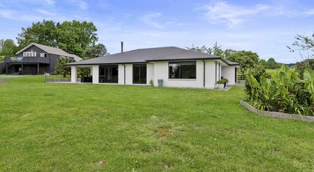 Idyllic spacious family home - Photo 2