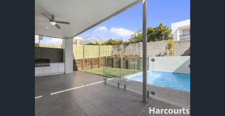 Executive Residence within City Proximity! - Photo 4