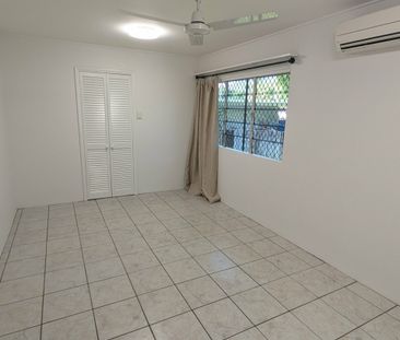 LOCATION!!! LOCATION!!!! - Photo 4