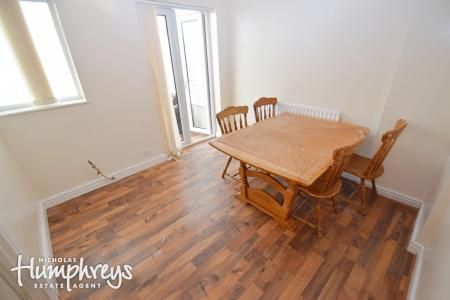 St. Andrews Drive, Newcastle-Under-Lyme, ST5 - Photo 2