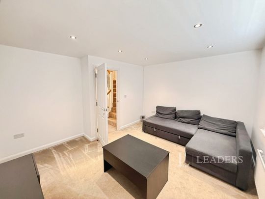 3 bedroom house to rent Brambling Avenue, Coventry, CV4 - Photo 1