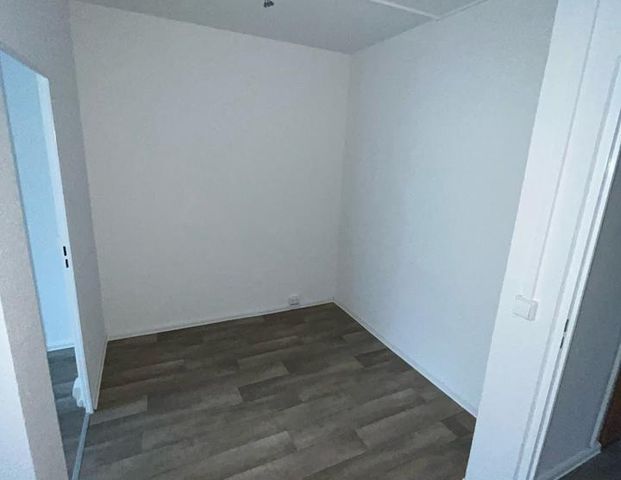 *Frisch sanierte 3-Raum Wohnung mit Dusche und Balkon im 1. Obergeschoss! - Photo 1