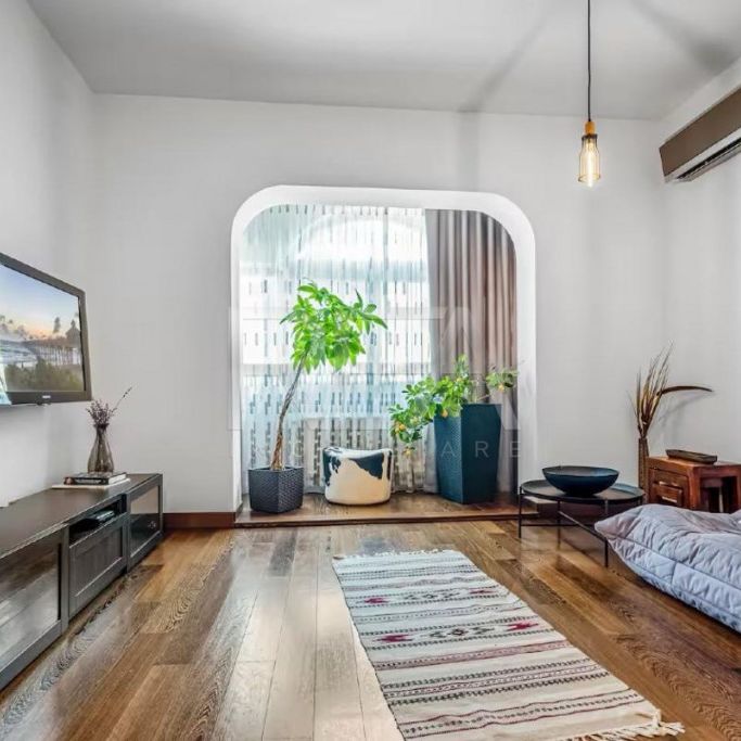 Apartament in vila cu garaj in zona Polona - Fotografie 1