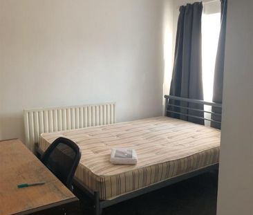 4 bedroom terraced house to rent - Photo 2