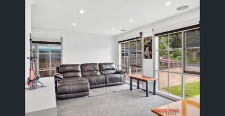 Comfortable Family Living in a Convenient Sunbury Location - Photo 2