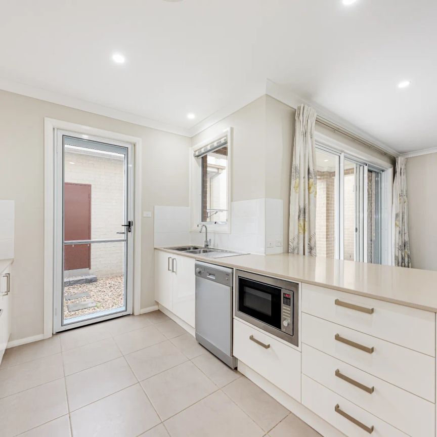 96 Caddies Boulevard, Rouse Hill. - Photo 1