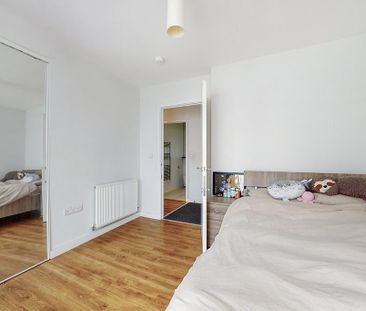 1 bedroom in a flat share to rent - Photo 1