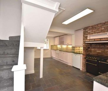 School Lane, Parkgate, CH64 - Photo 2