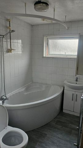 3 bedroom ground floor maisonette to rent - Photo 5