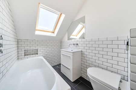 2 bedroom FlatApartment to rent in Montpelier Avenue, Ealing - Photo 5
