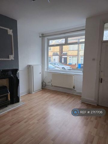 2 bedroom end of terrace house to rent - Photo 2