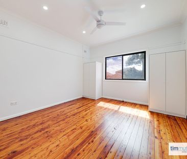 Charming 2 Bedroom Home in Prime Location - Photo 1