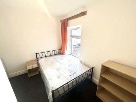 4 bedroom house of multiple occupation to rent - Photo 4