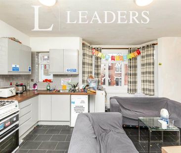 1 bedroom in a house share to rent - Photo 3