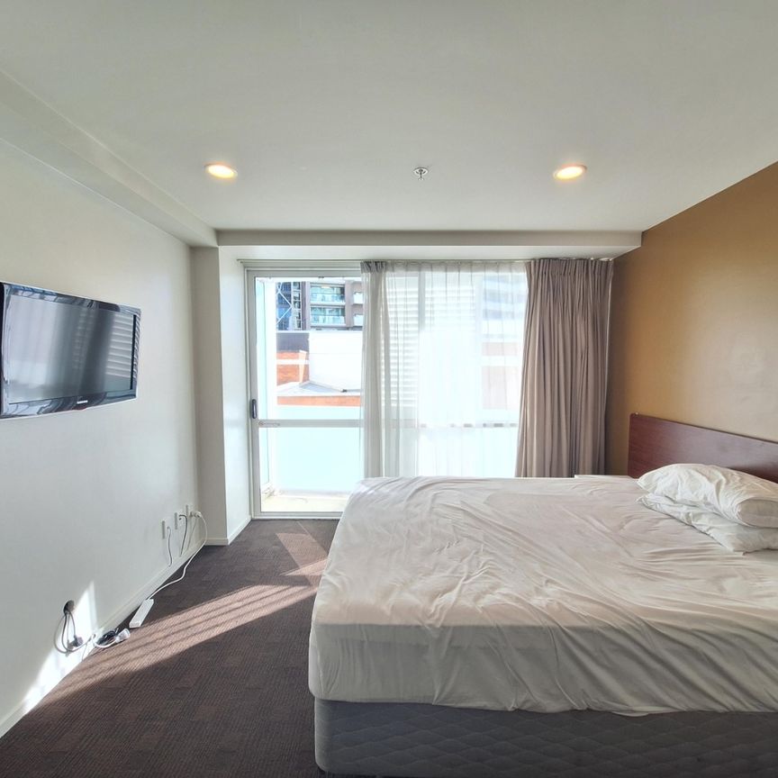 One-Bedroom Apartment in the Prestigious Quadrant - Photo 1