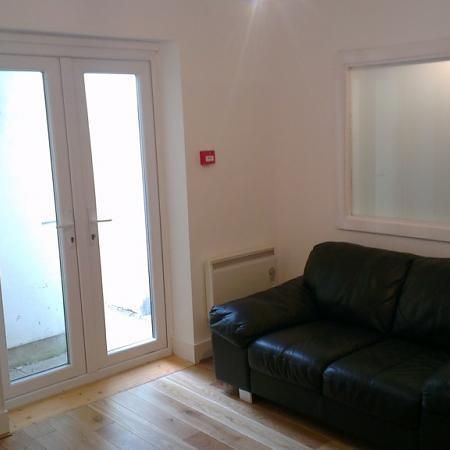2 bedroom property to rent - Photo 1