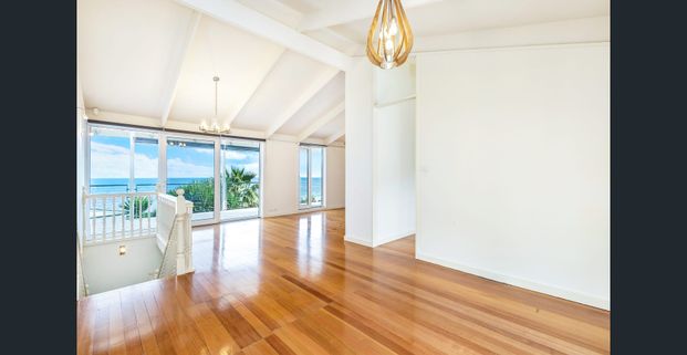 Find space: where flexible living meets coastal views - Photo 1