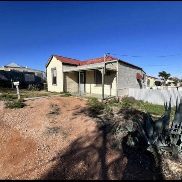 House for rent, 23 Nicholls st, Broken Hill - Photo 1