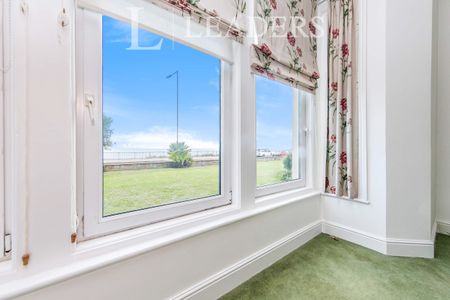 2 bedroom apartment to rent The Towers, Vista Road - Photo 2