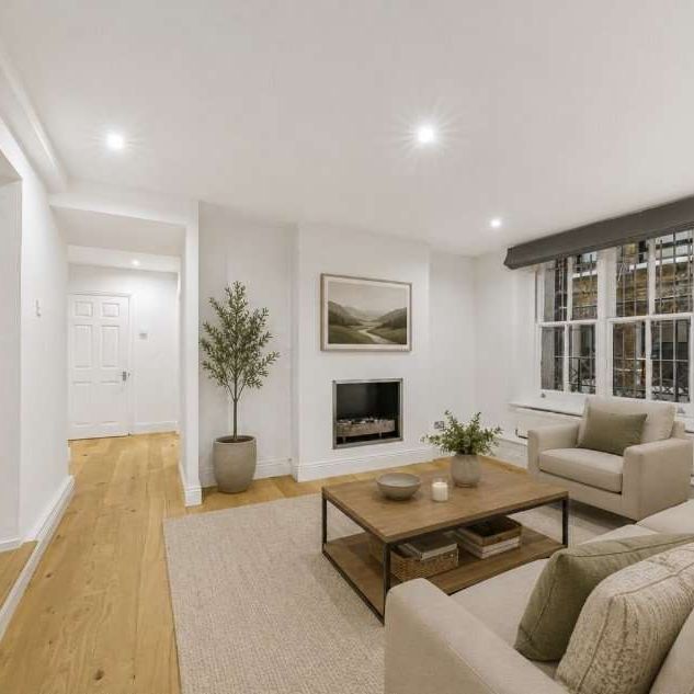 A Charming 2-Bedroom Apartment in the Heart of Hampstead Village - Photo 1