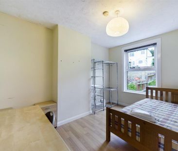 3 bedroom terraced house to rent - Photo 6