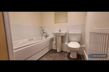 2 bedroom flat to rent - Photo 5
