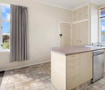 WHANGANUI EAST - 4 BEDROOMS - Photo 3