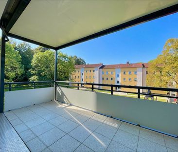 Großzügig geschnittene 3-Zi.-Wohnung mit Balkon! - Foto 1