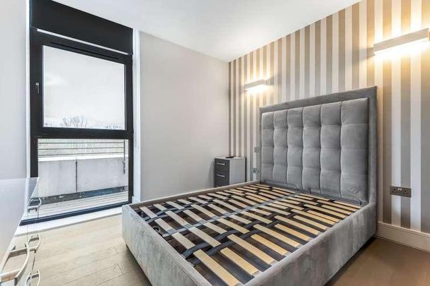 Overbridge Square, Newbury, RG14 - Photo 1