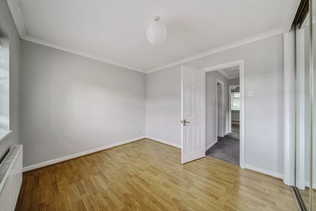 2 bedroom semi-detached house to rent - Photo 4