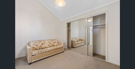 3 Bedrooms + study in Central Glen Waverley - Photo 3