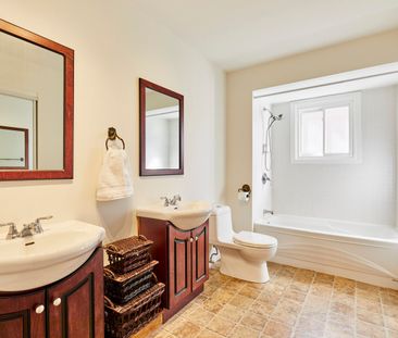 For Lease - 351 Kirby Crescent, Newmarket, Ontario - Photo 4