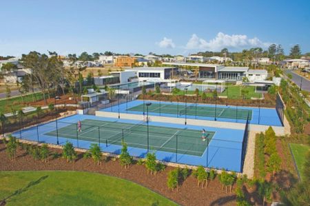 Meticulously Presented Executive Terrace Home - Photo 3