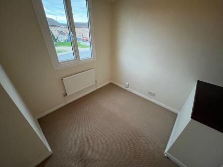 4 bedroom Detached house To Let - Photo 4